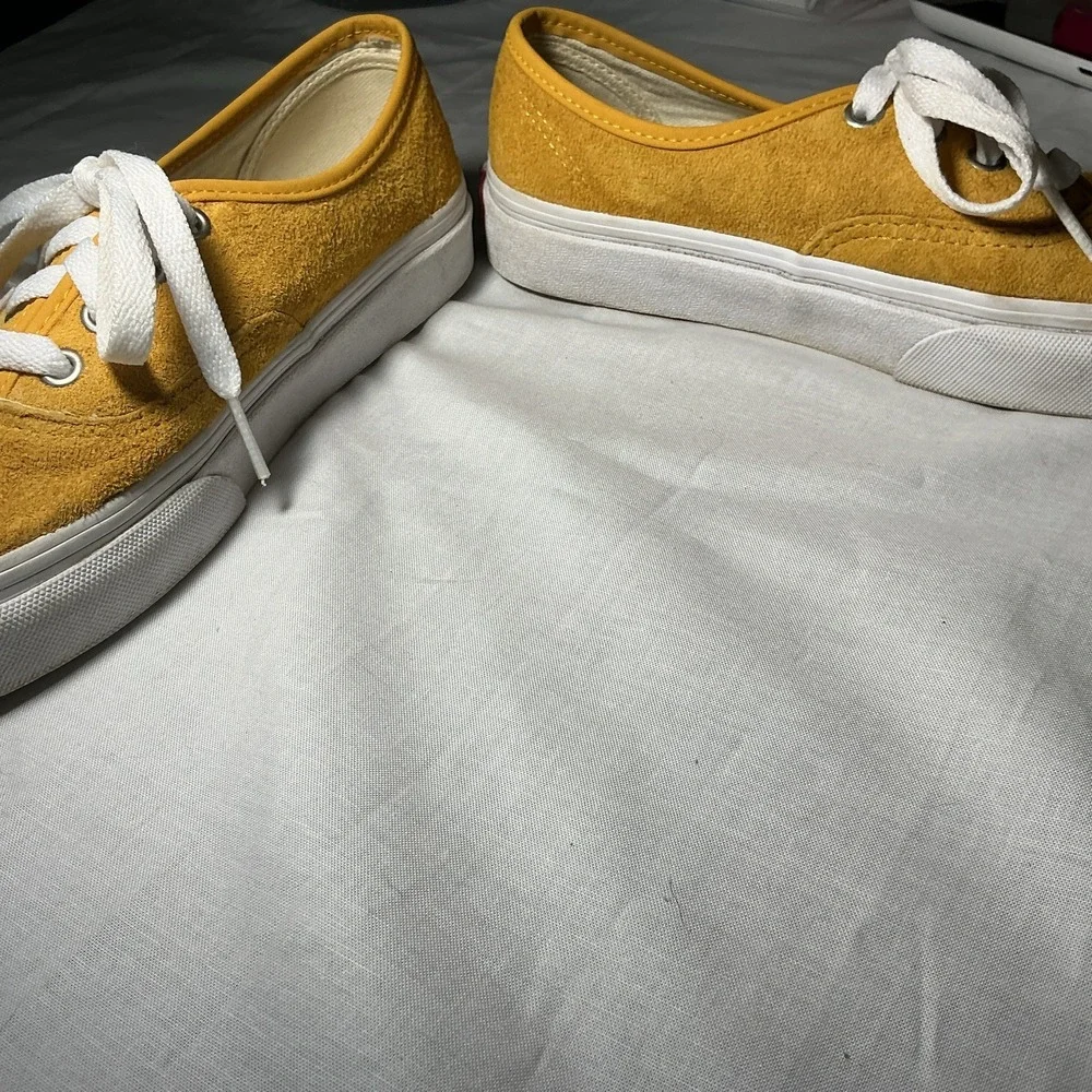 Size 3.5 - Vans Authentic Pig Suede - Mustard